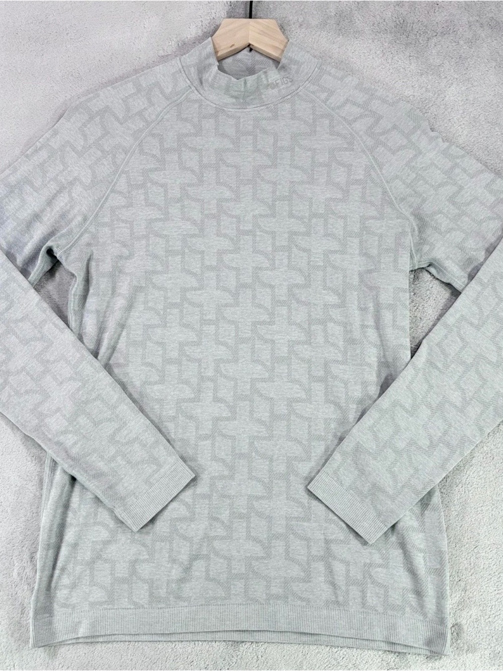 FIGS Top Womens L Gray Seamless Underscrub Mock Neck Long Sleeve Base Layer Logo